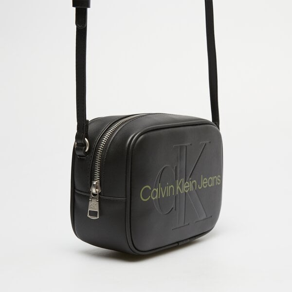 Damska torebka CALVIN KLEIN TOREBKA SCULPTED CAMERA BAG18 MONO k60k6102750gx kolor czarny