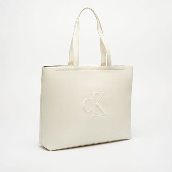 Damska torebka CALVIN KLEIN TOREBKA SCULPTED SLIM TOTE DEBOSS k60k612724pas kolor biały