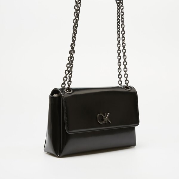 Damska torebka CALVIN KLEIN TOREBKA RE-LOCK CONV SHOULDER BAG SHINY k60k612685beh kolor czarny