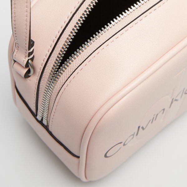 Damska torebka CALVIN KLEIN TOREBKA SCULPTED CAMERA BAG18 MONO k60k610275tft kolor różowy