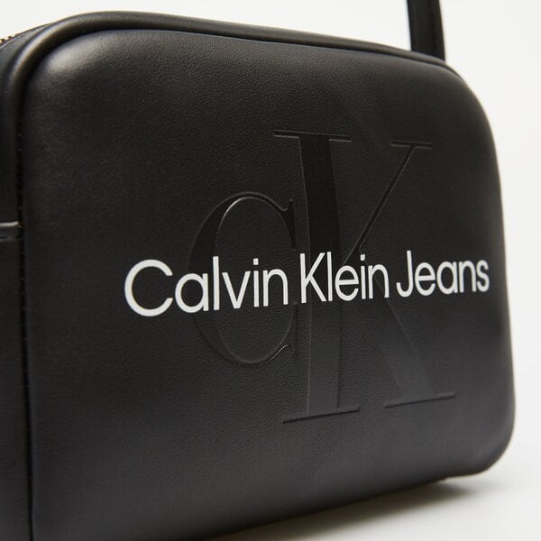 Damska torebka CALVIN KLEIN TOREBKA SCULPTED CAMERA BAG k60k61222001r kolor czarny