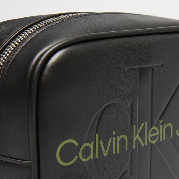 Damska torebka CALVIN KLEIN TOREBKA SCULPTED CAMERA BAG18 MONO k60k6102750gx kolor czarny